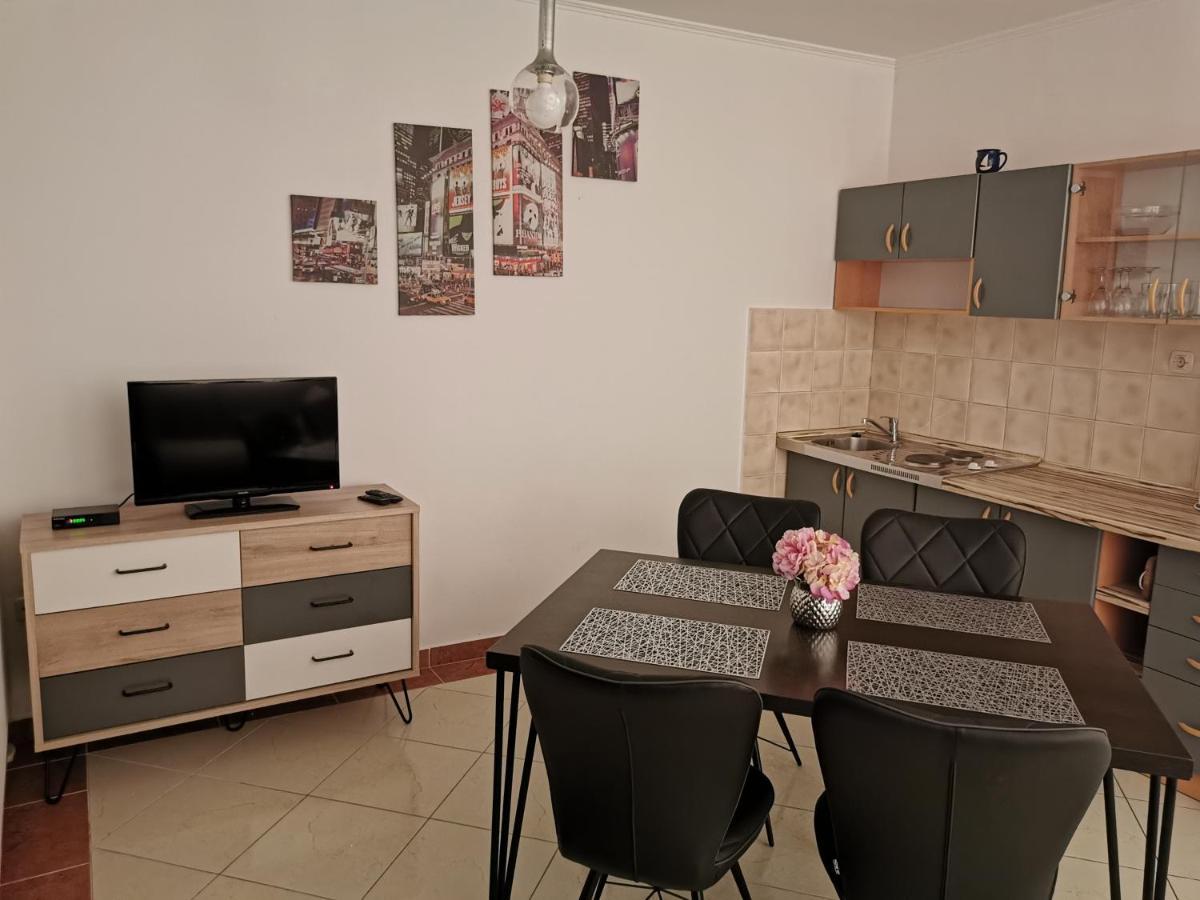 Apartmani Prova Tisno Exteriör bild