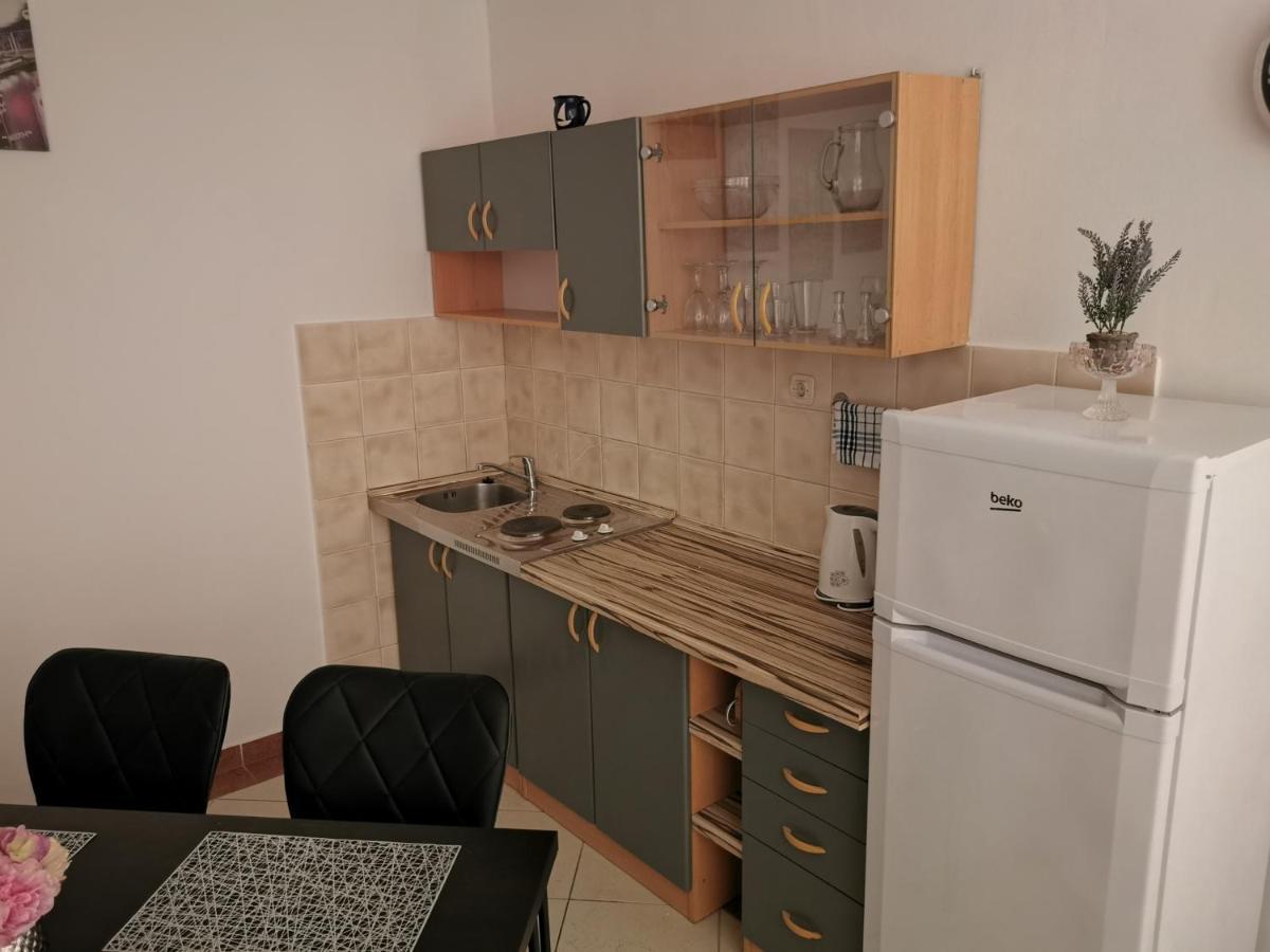 Apartmani Prova Tisno Exteriör bild