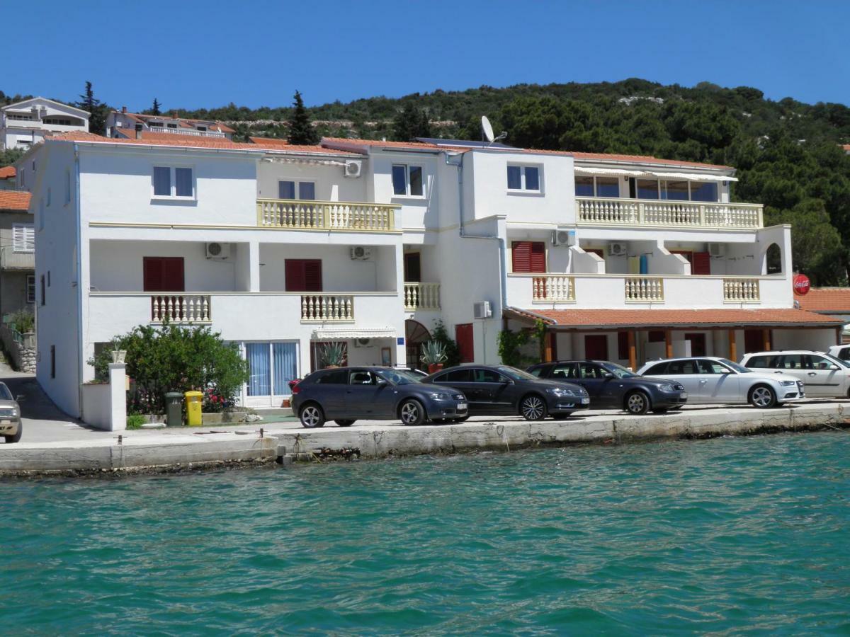 Apartmani Prova Tisno Exteriör bild
