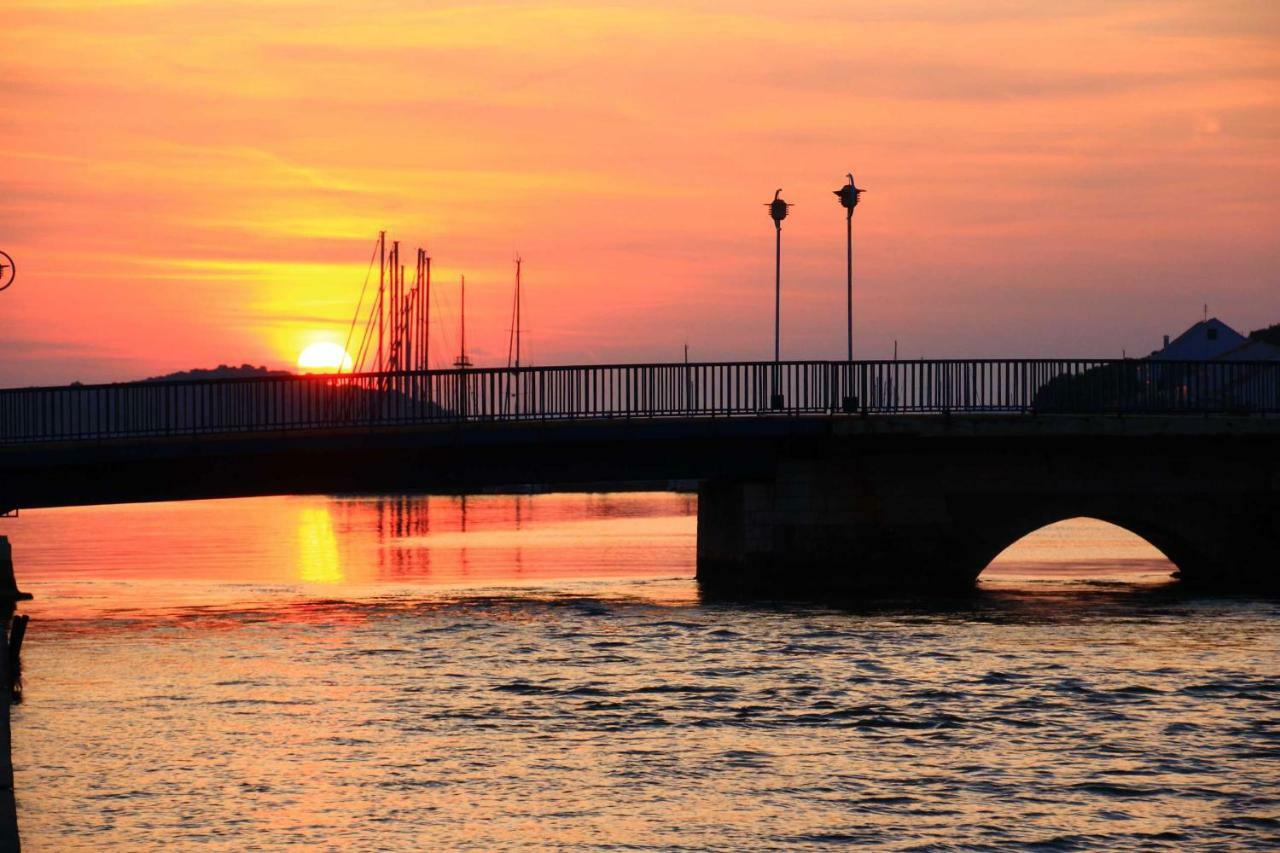 Apartmani Prova Tisno Exteriör bild