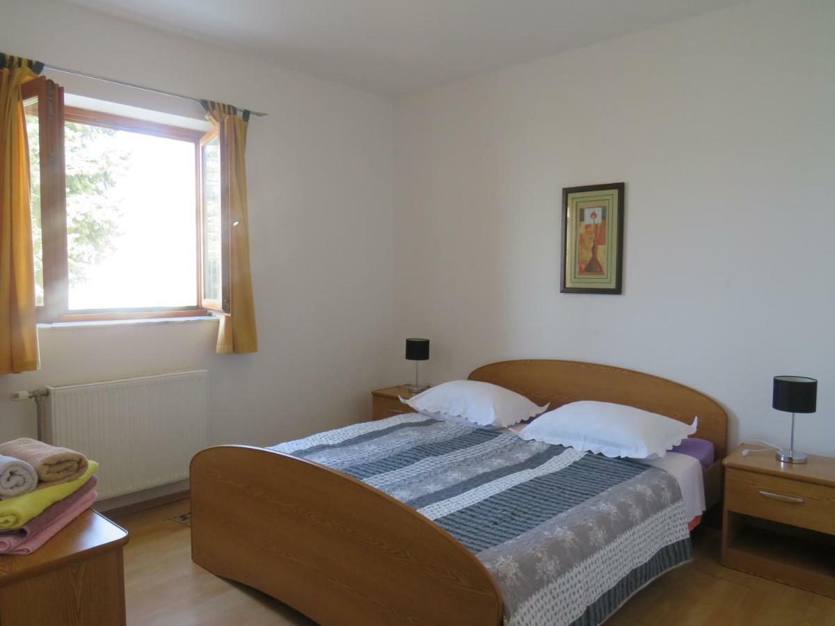Apartmani Prova Tisno Exteriör bild
