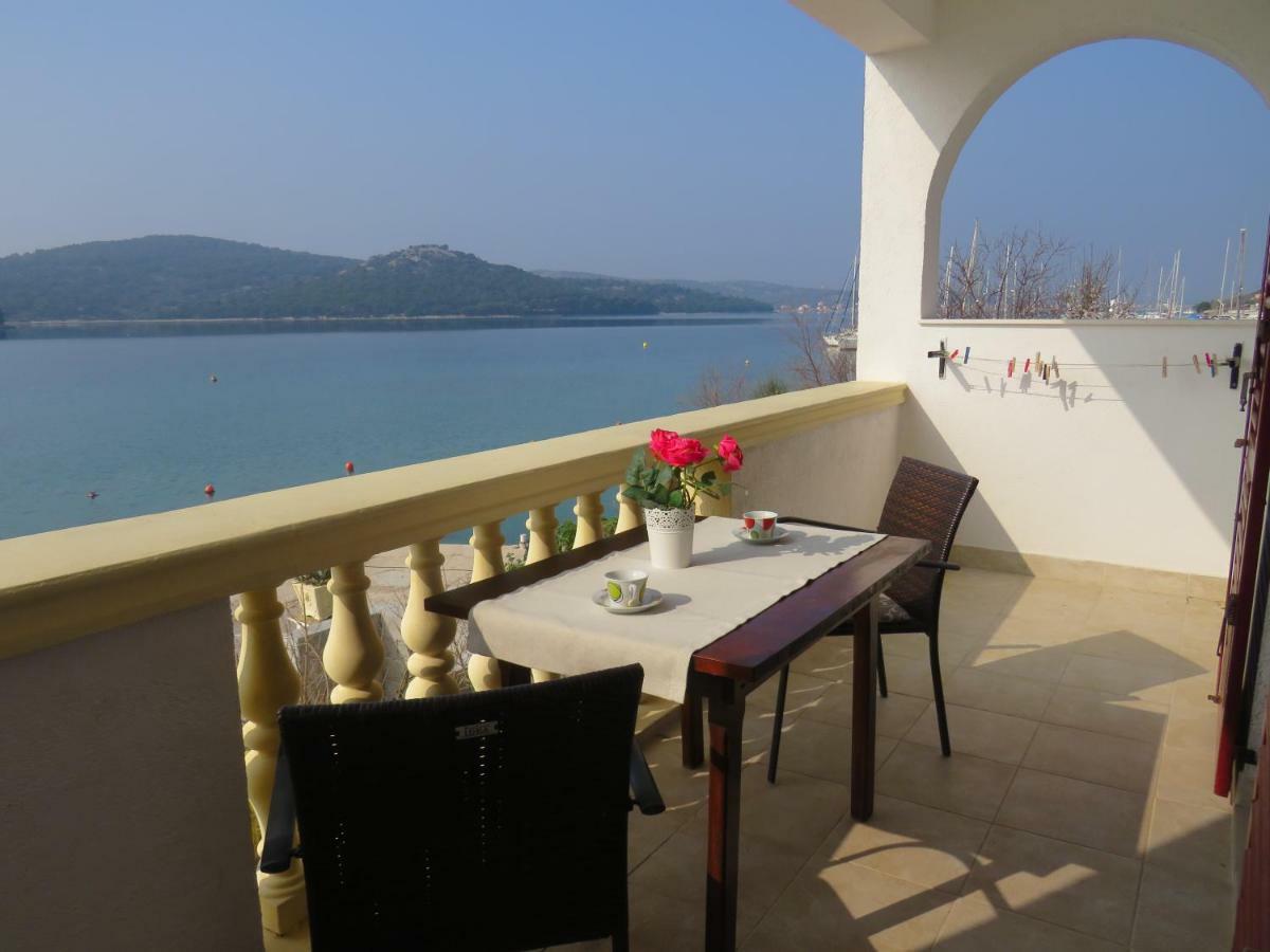 Apartmani Prova Tisno Exteriör bild