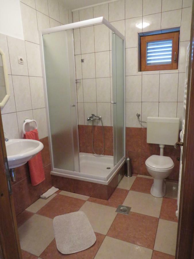 Apartmani Prova Tisno Exteriör bild