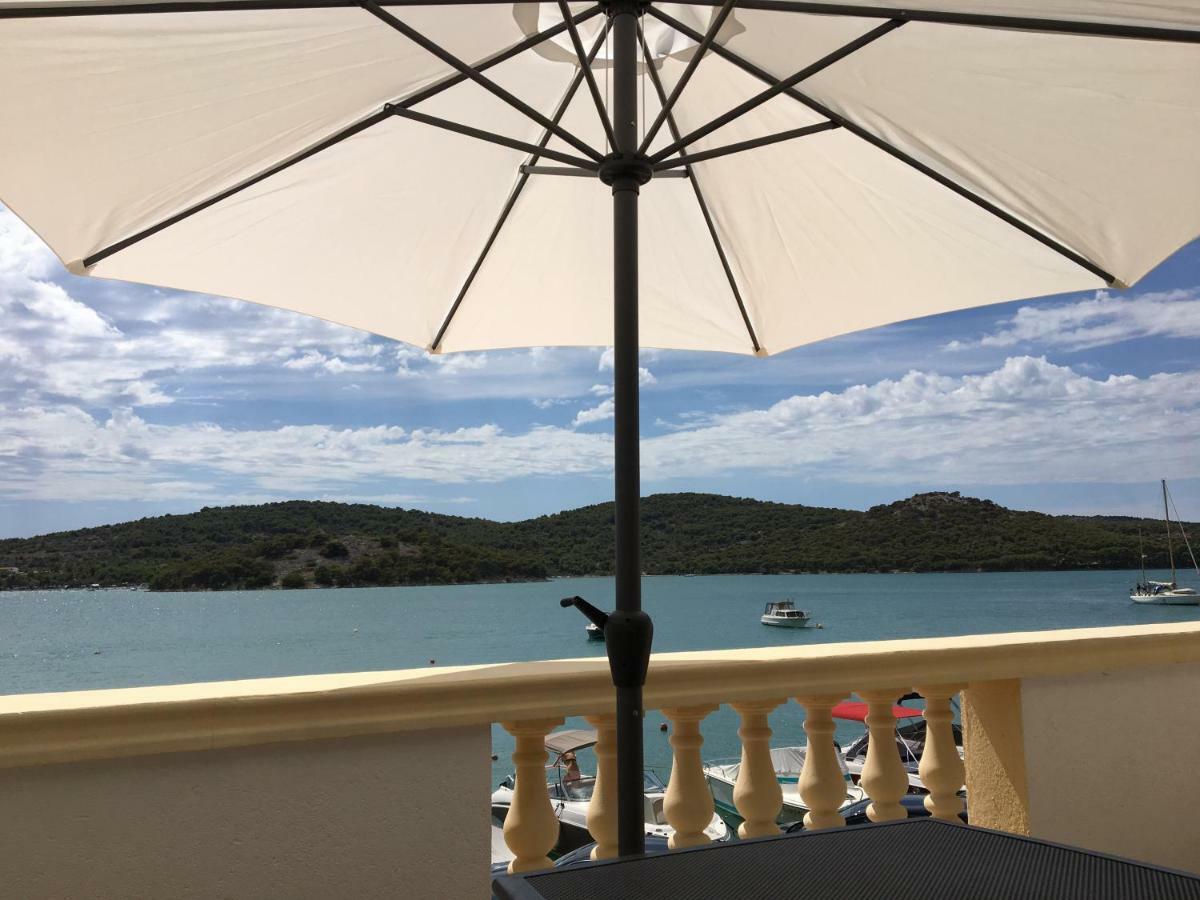 Apartmani Prova Tisno Exteriör bild